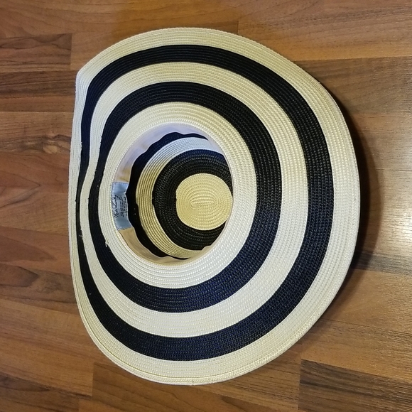 Kate Landry Cream & Black Chic Striped Floppy Summer Sun Hat - Picture 3 of 9